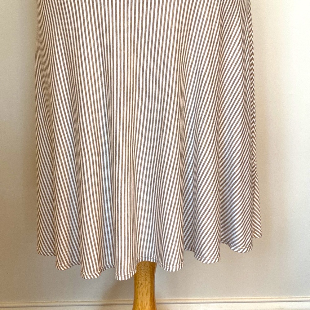 Max Studio Tan Cream Pinstriped SZ S Pull On Weekend Casual Coastal Preppy Skirt - Picture 3 of 9